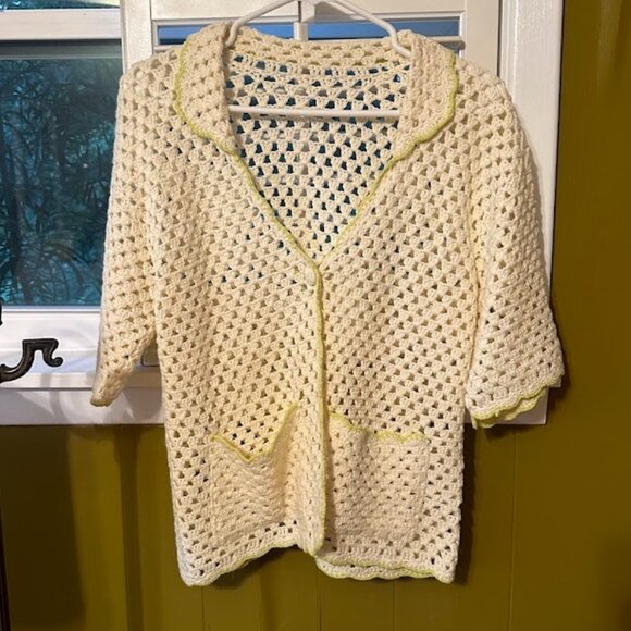 Anthropologie Tops - EUC Anthropologie Knit Lime Green and Cream Short Sleeve Blouse